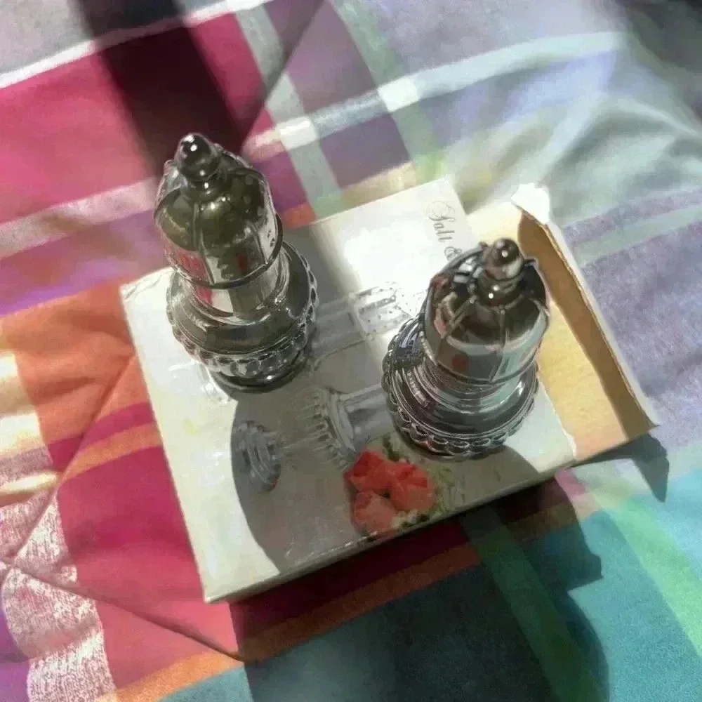 NWOT salt shakers - Picture 4 of 9